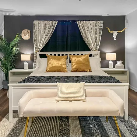 Casa Hosum - 7 Mins Downtown Sleeps 9 King Bed Fenced Yard Vila